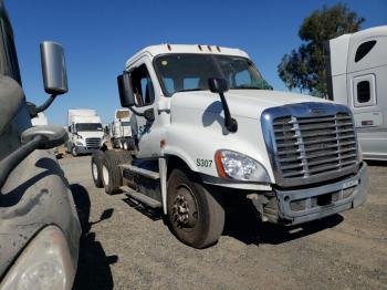  Salvage Freightliner Cascadia 1