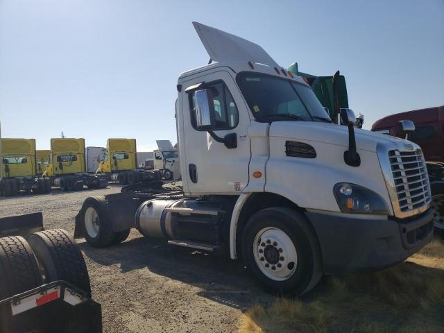  Salvage Freightliner Cascadia 1