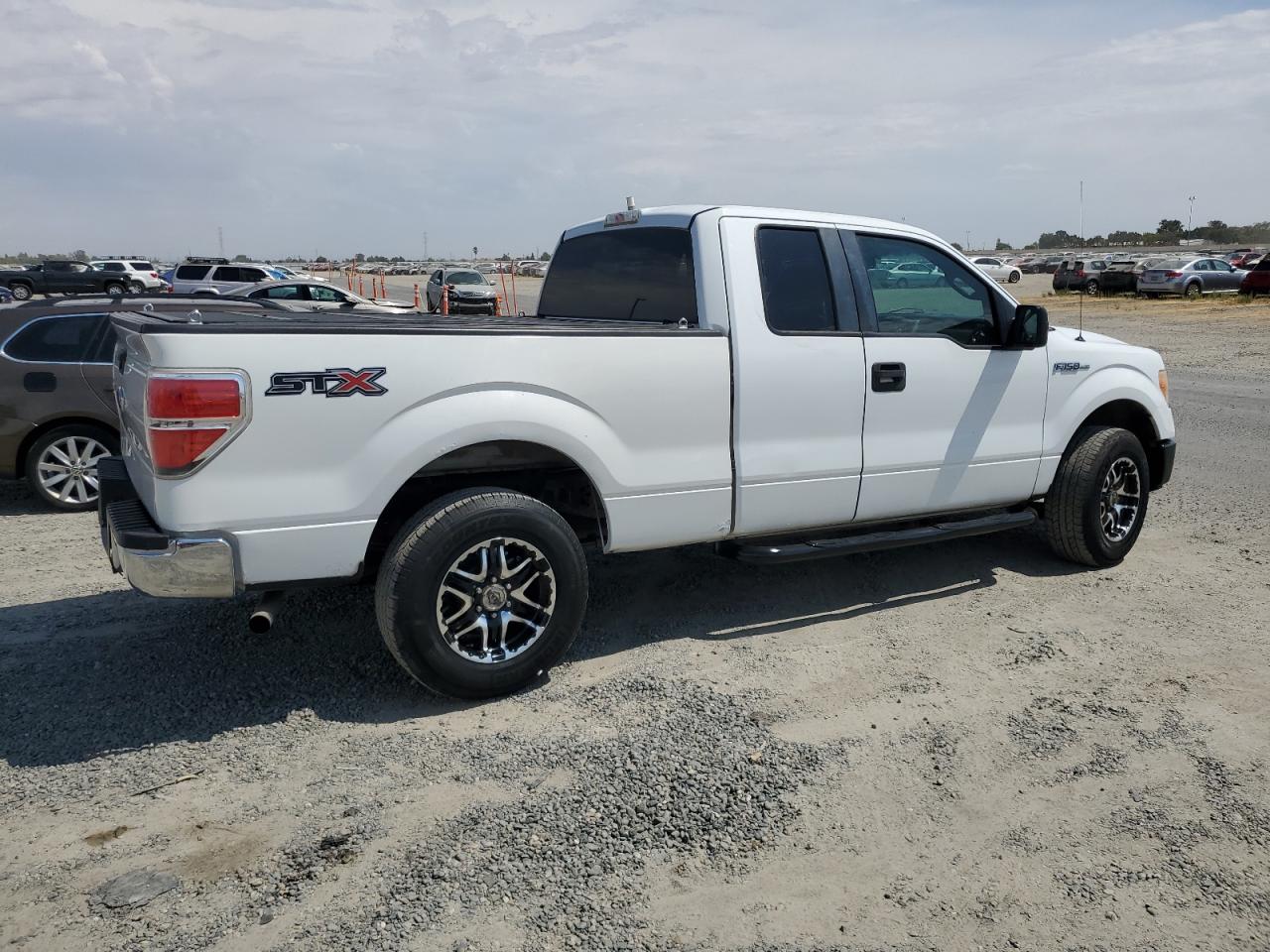 Ford F-150 Super Cab Image 10