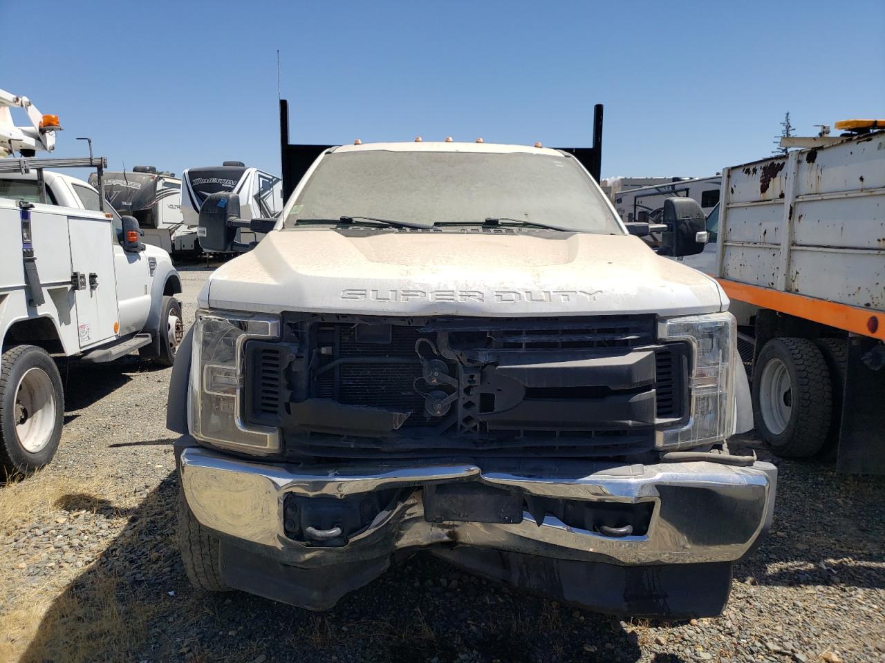 Ford F-550 Super Duty Image 4