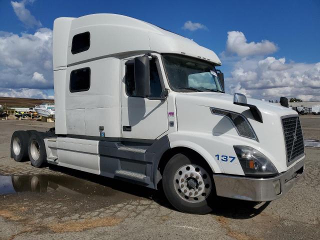  Salvage Volvo Vn