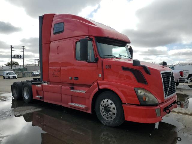  Salvage Volvo Vn