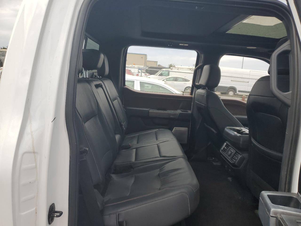 Ford F-150 Supercrew Image 12