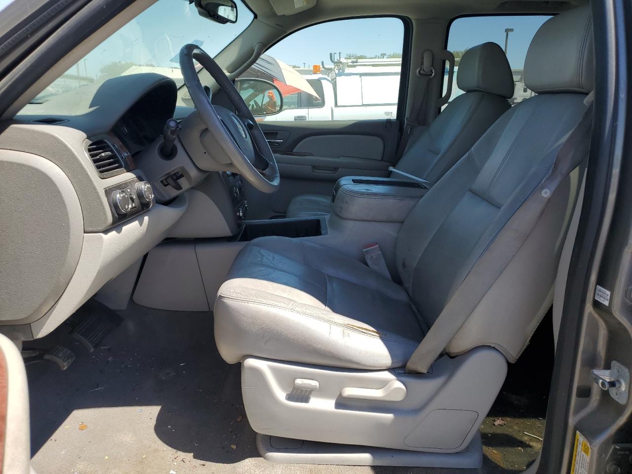 Chevrolet Suburban K1500 Image 4