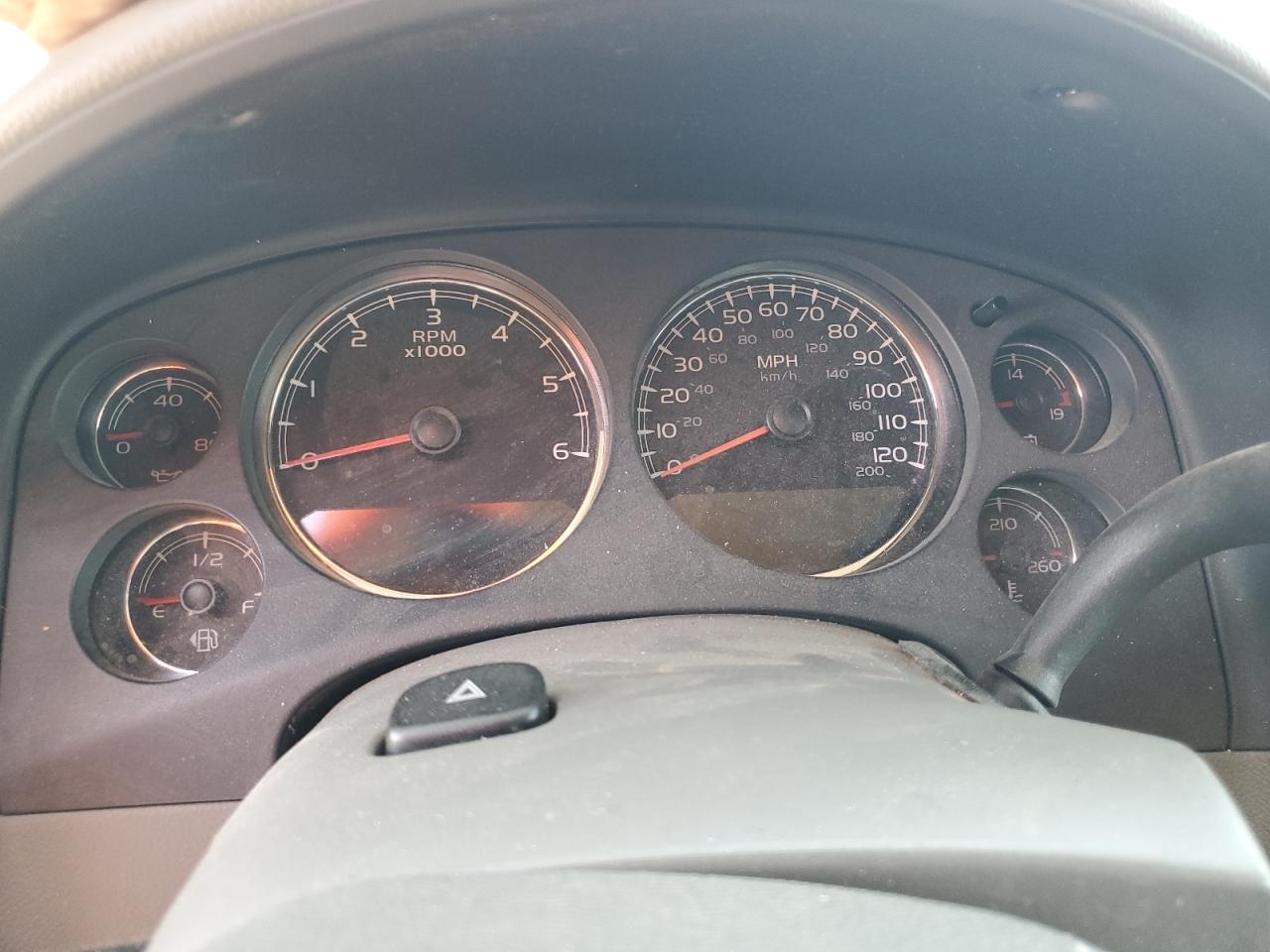 Chevrolet Suburban K1500 Image 11