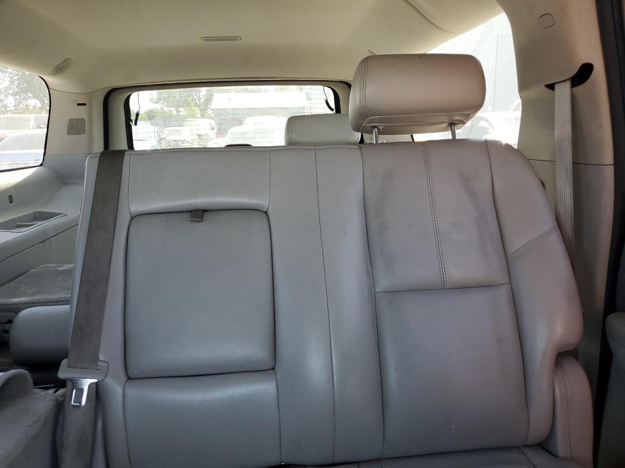 Chevrolet Suburban K1500 Image 13