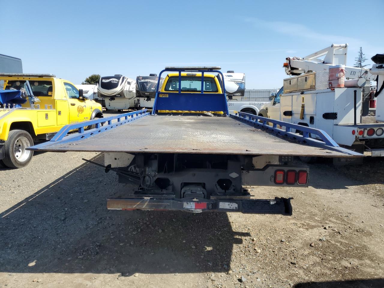 Ford F-650 Super Duty Image 7