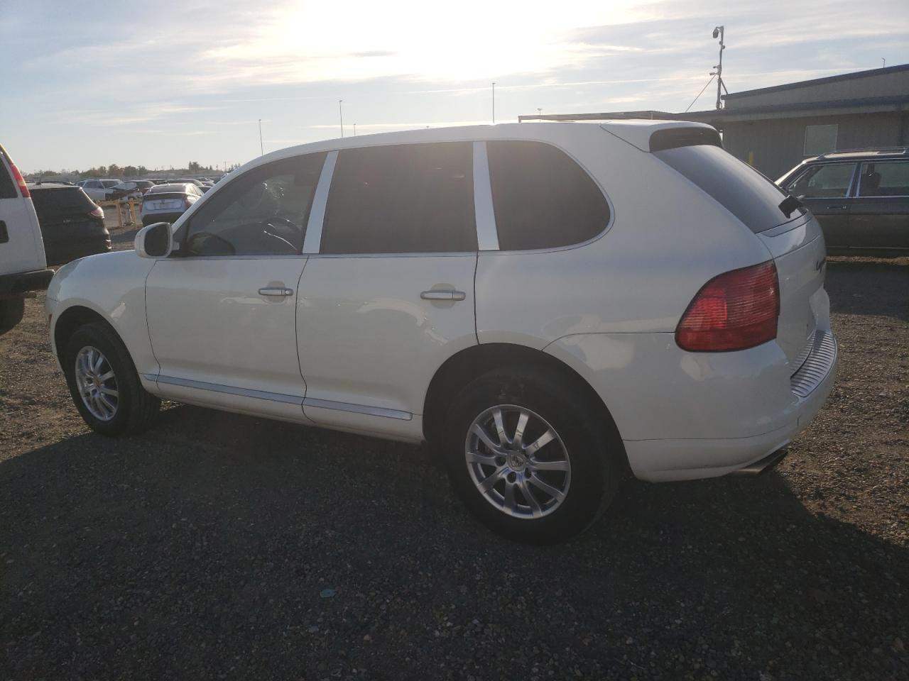 Porsche Cayenne Image 2