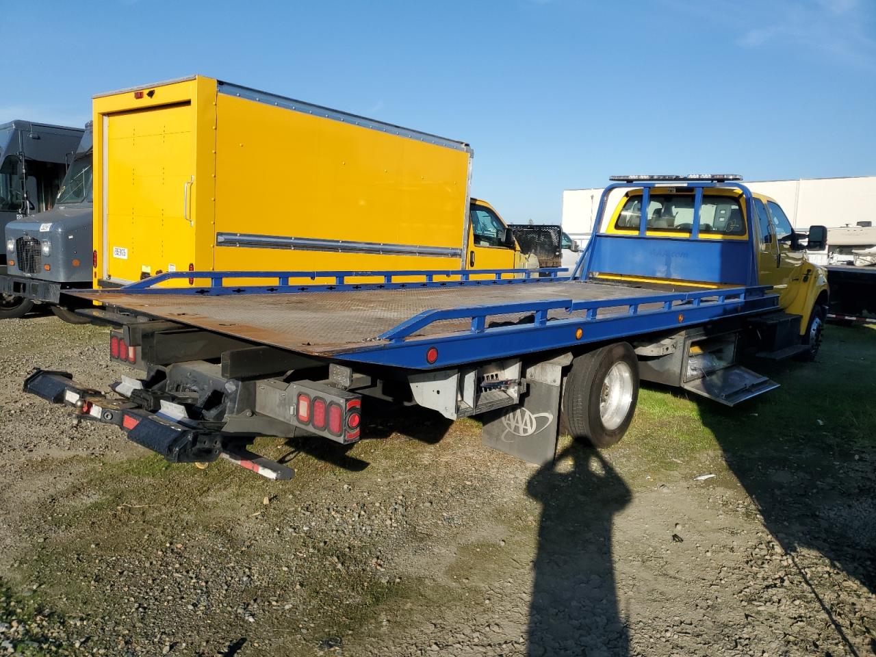 Ford F-650 Super Duty Image 2