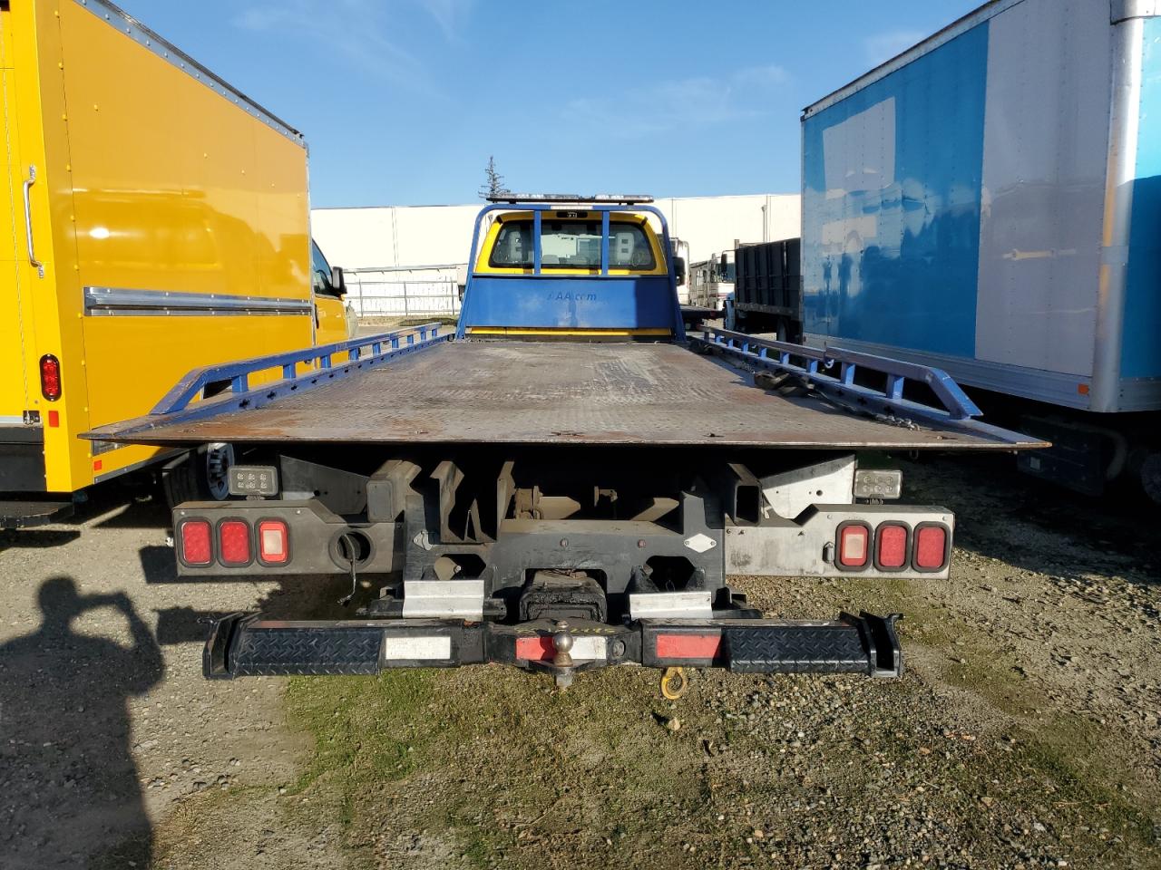 Ford F-650 Super Duty Image 8