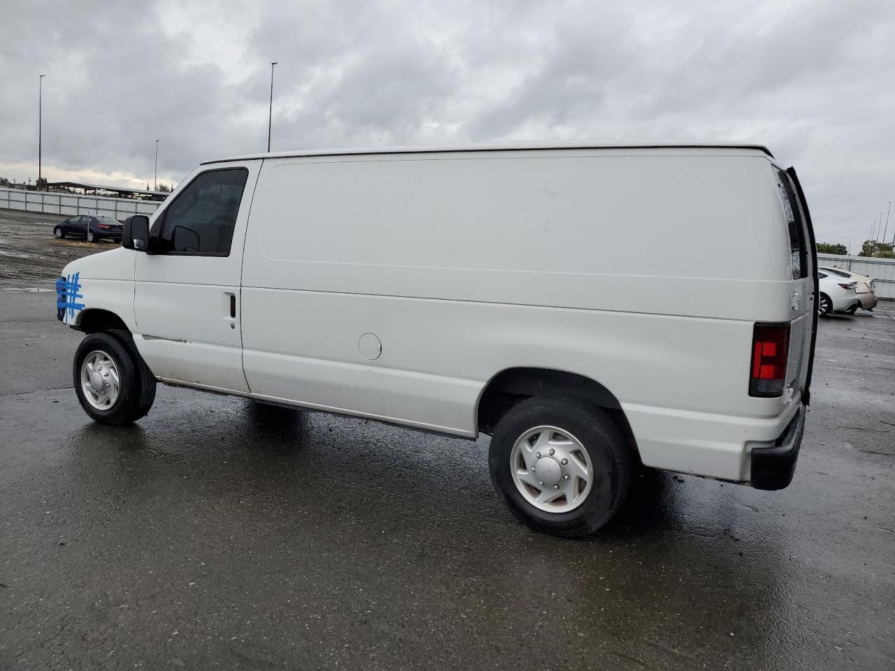 Ford Econoline E150 Van Image 3