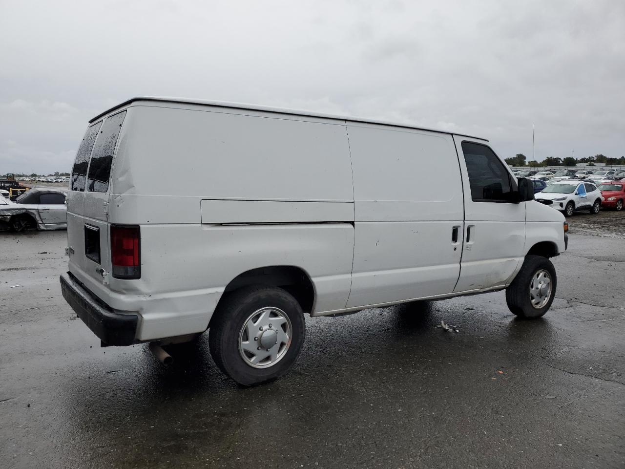 Ford Econoline E150 Van Image 14