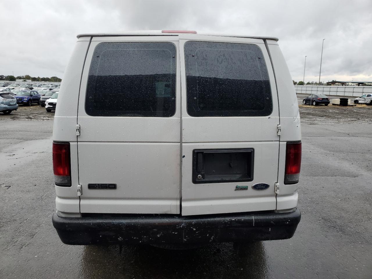 Ford Econoline E150 Van Image 5