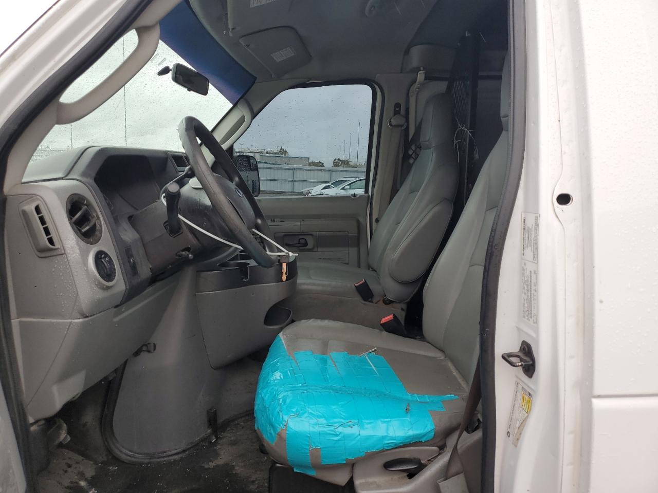 Ford Econoline E150 Van Image 7