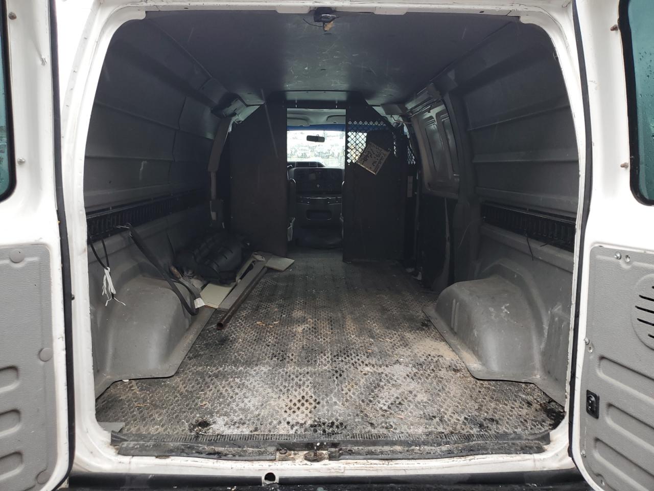 Ford Econoline E150 Van Image 8