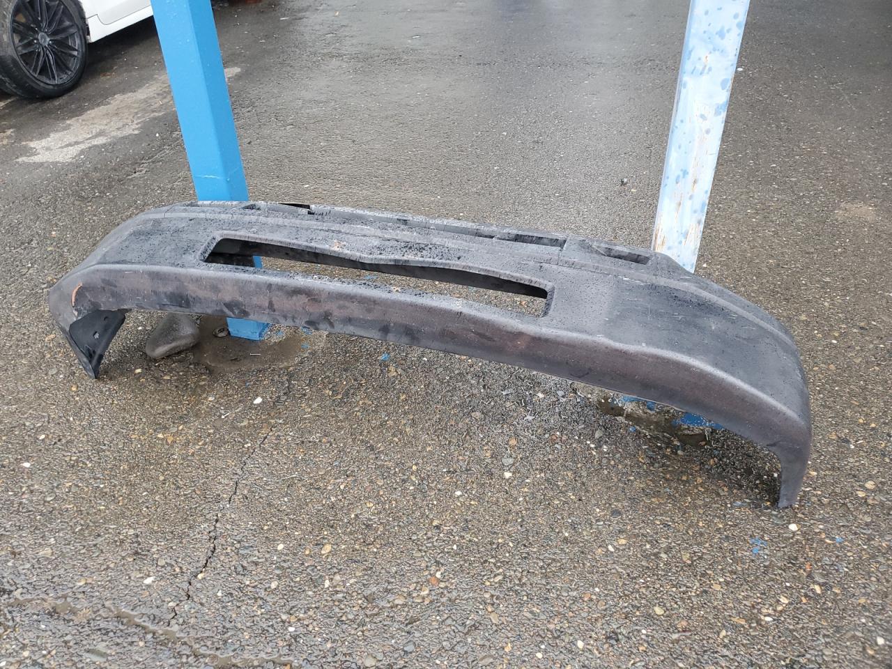 Ford Econoline E150 Van Image 13