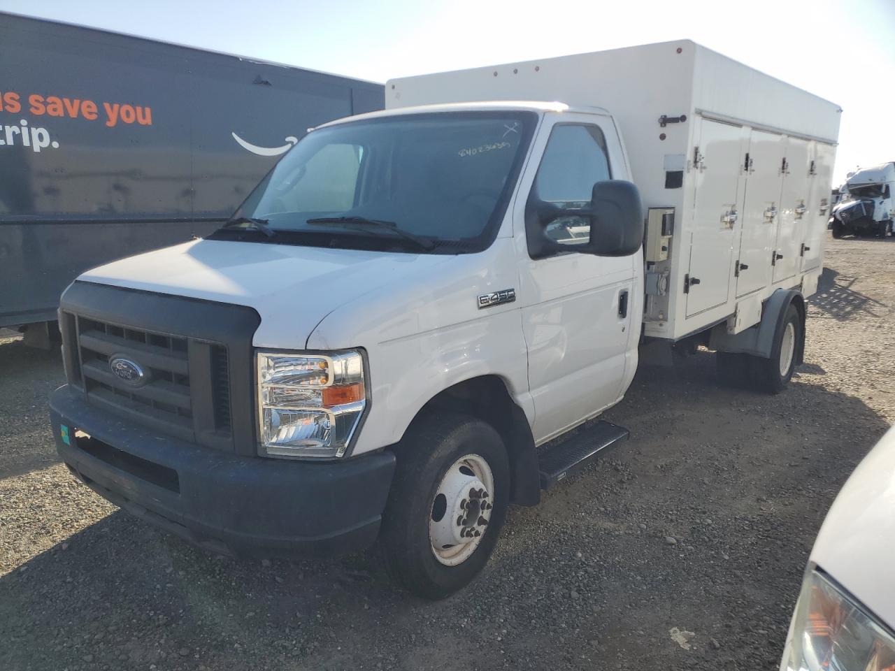 Ford Econoline E450 Super Duty Cutaway Van Image 1