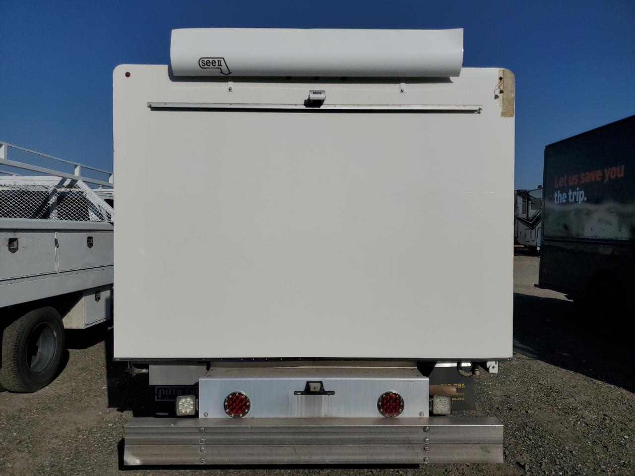 Ford Econoline E450 Super Duty Cutaway Van Image 6