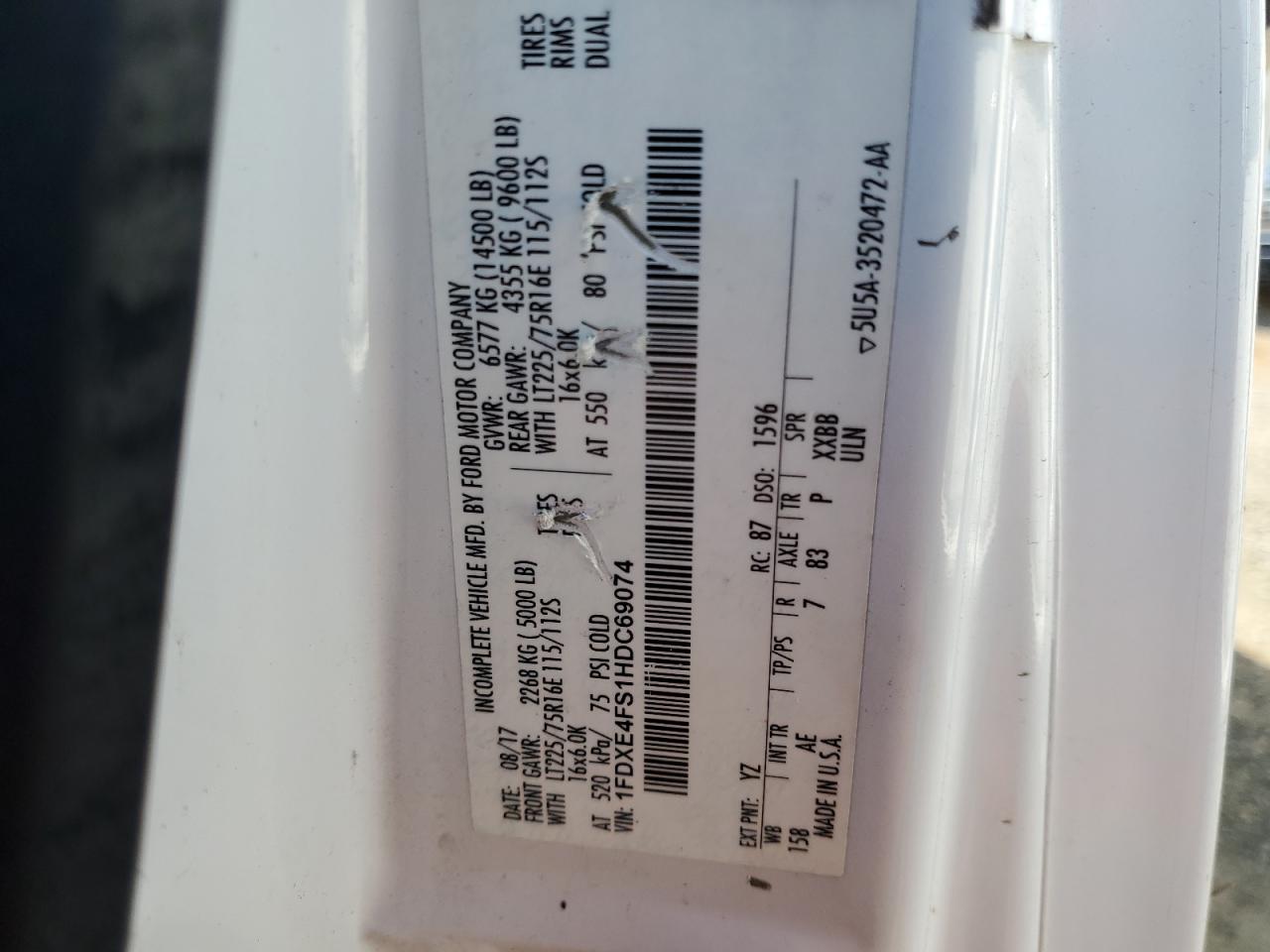 Ford Econoline E450 Super Duty Cutaway Van Image 10