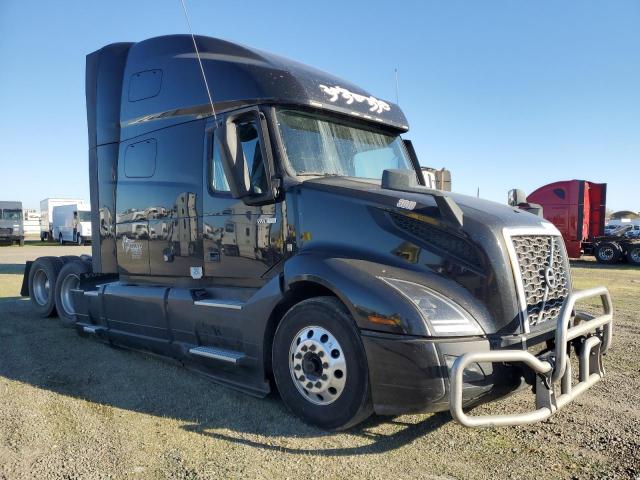  Salvage Volvo Vnl