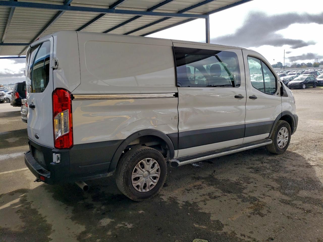 Ford Transit T-250 Image 2
