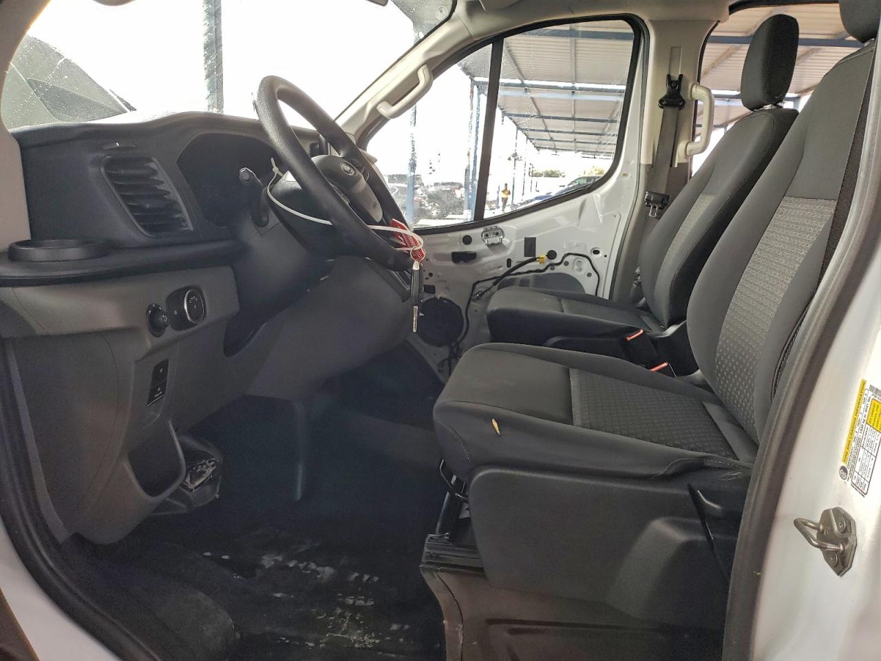 Ford Transit T-250 Image 6