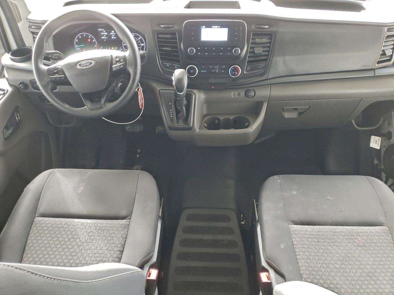 Ford Transit T-250 Image 4