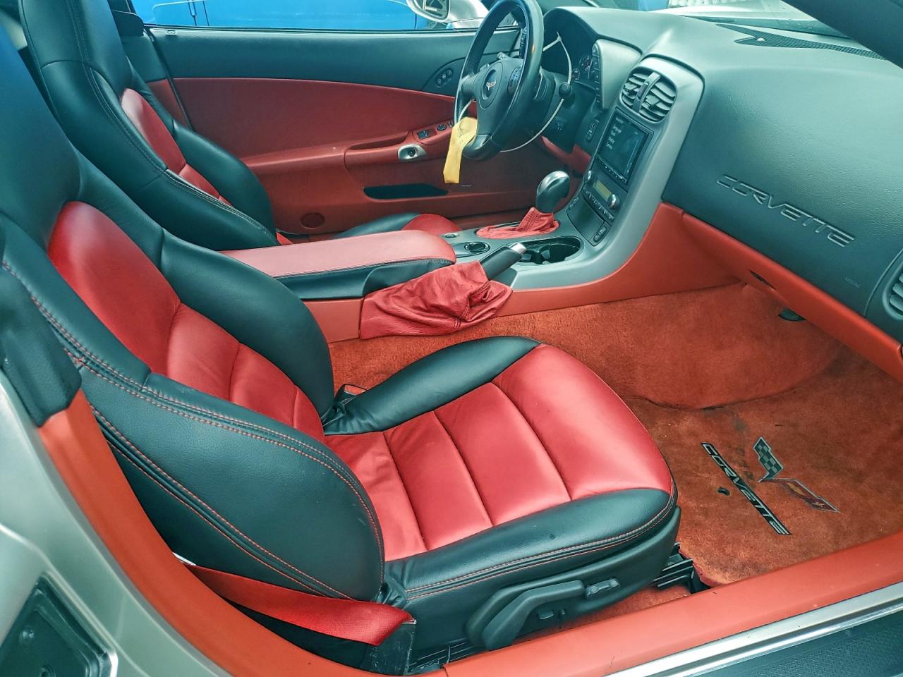 Chevrolet Corvette Image 12