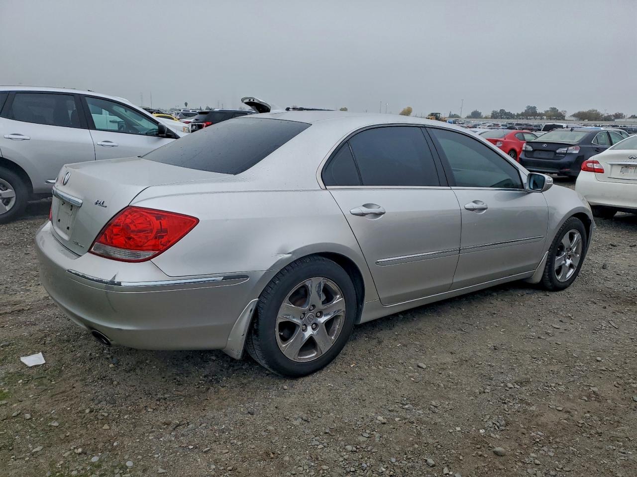 Acura RL Image 10