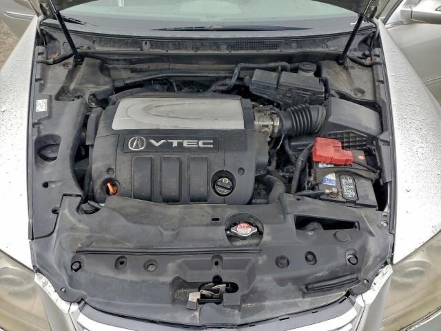 Acura RL Image 8