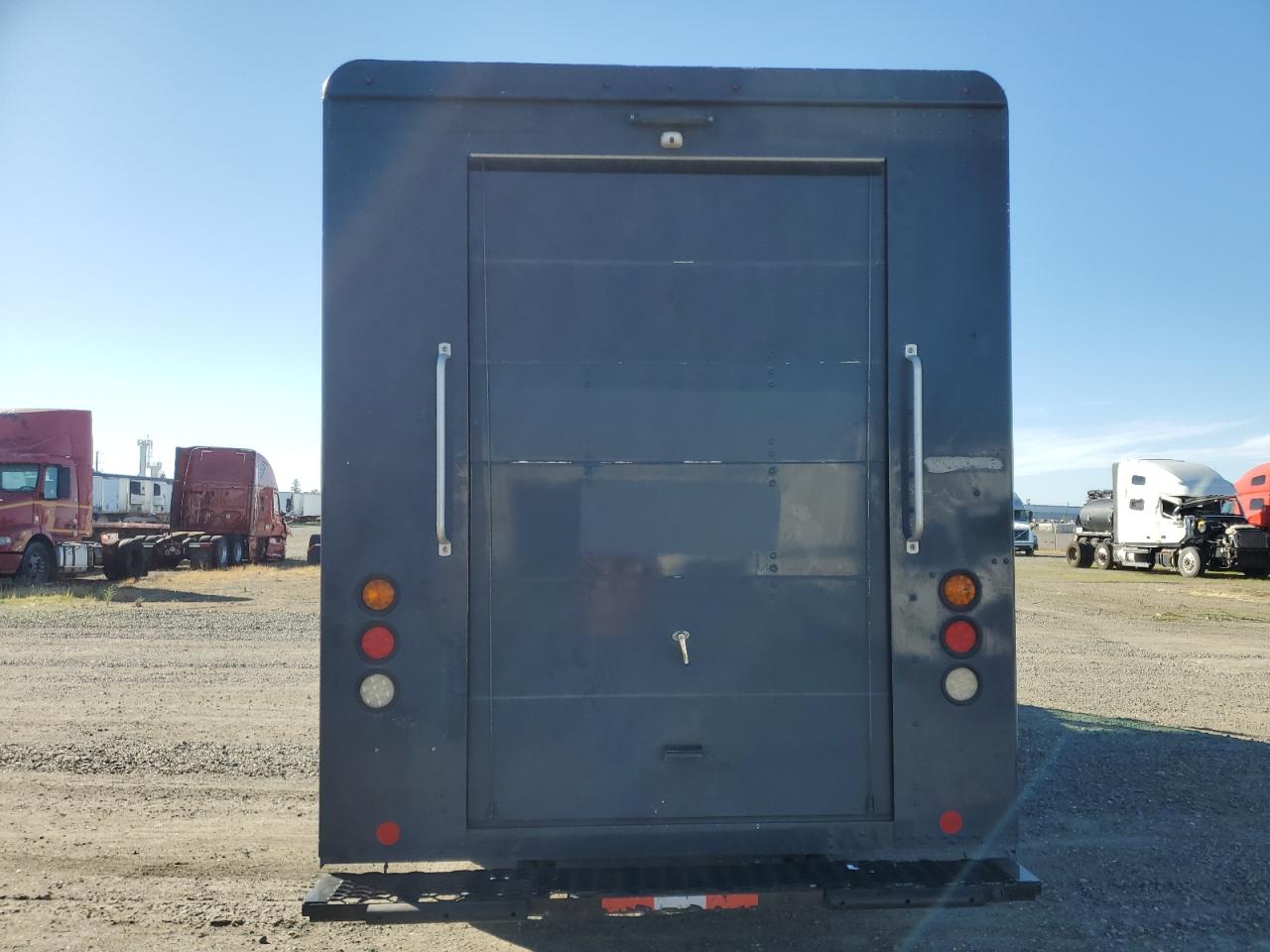 Freightliner Chassis M M Line Walk-in Van Image 4