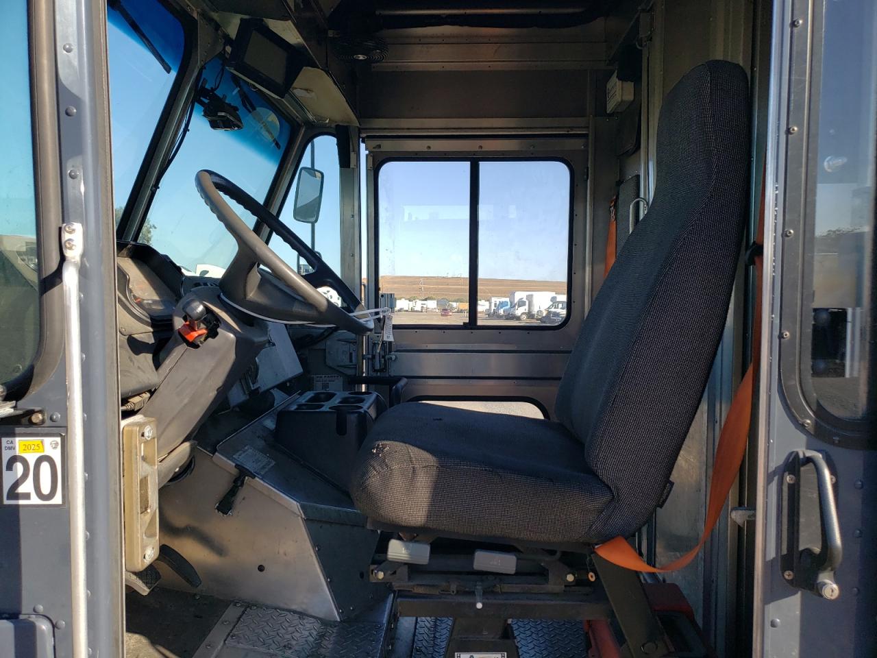 Freightliner Chassis M M Line Walk-in Van Image 5