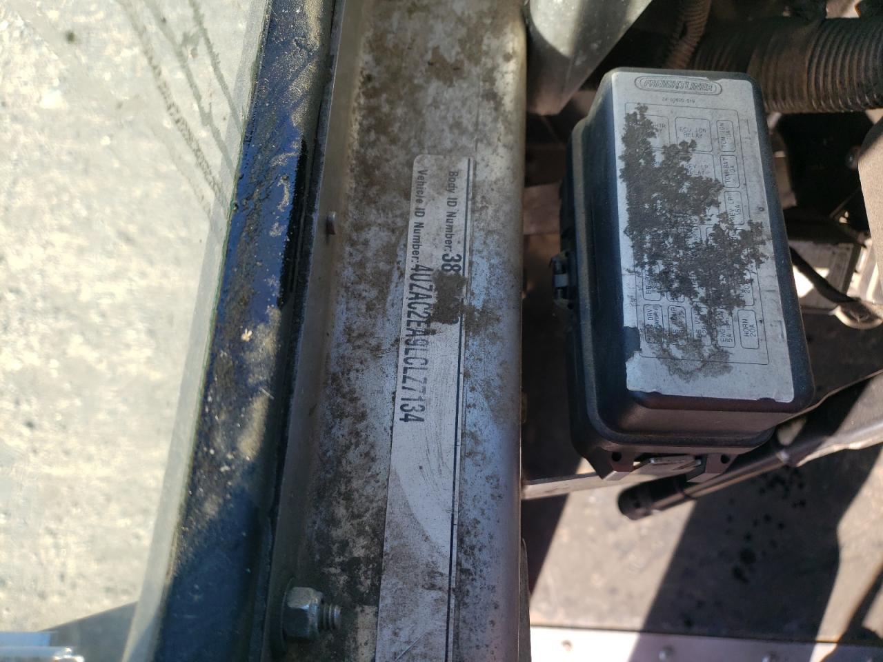 Freightliner Chassis M M Line Walk-in Van Image 11