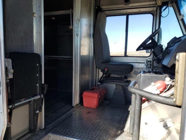 Freightliner Chassis M M Line Walk-in Van Image 2