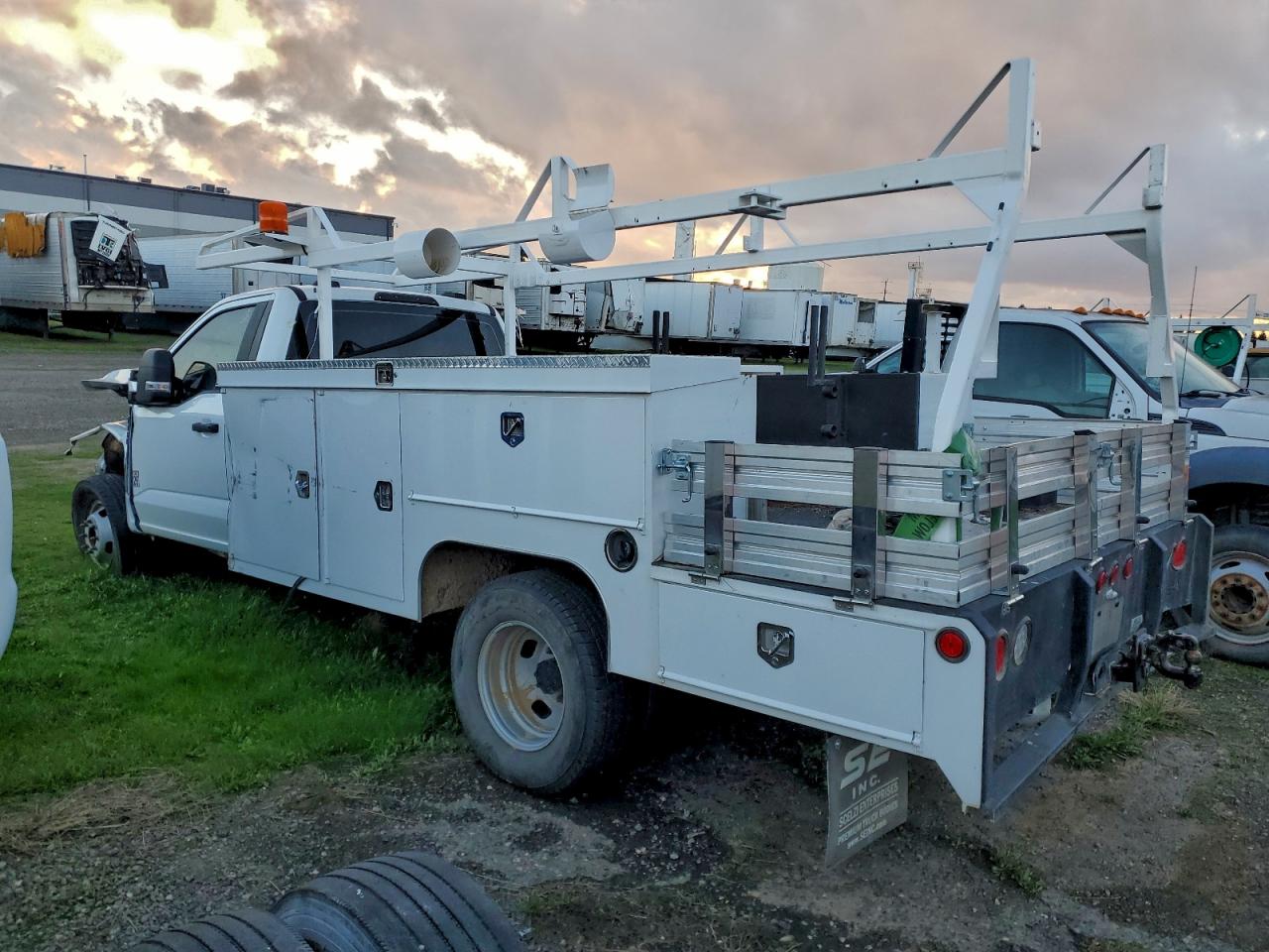 Ford F-350 Super Duty Image 2