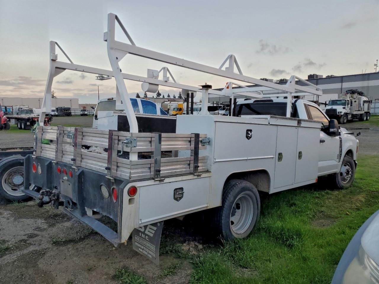 Ford F-350 Super Duty Image 3