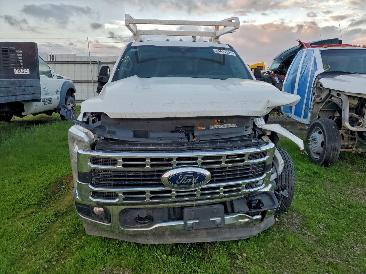 Ford F-350 Super Duty Image 12