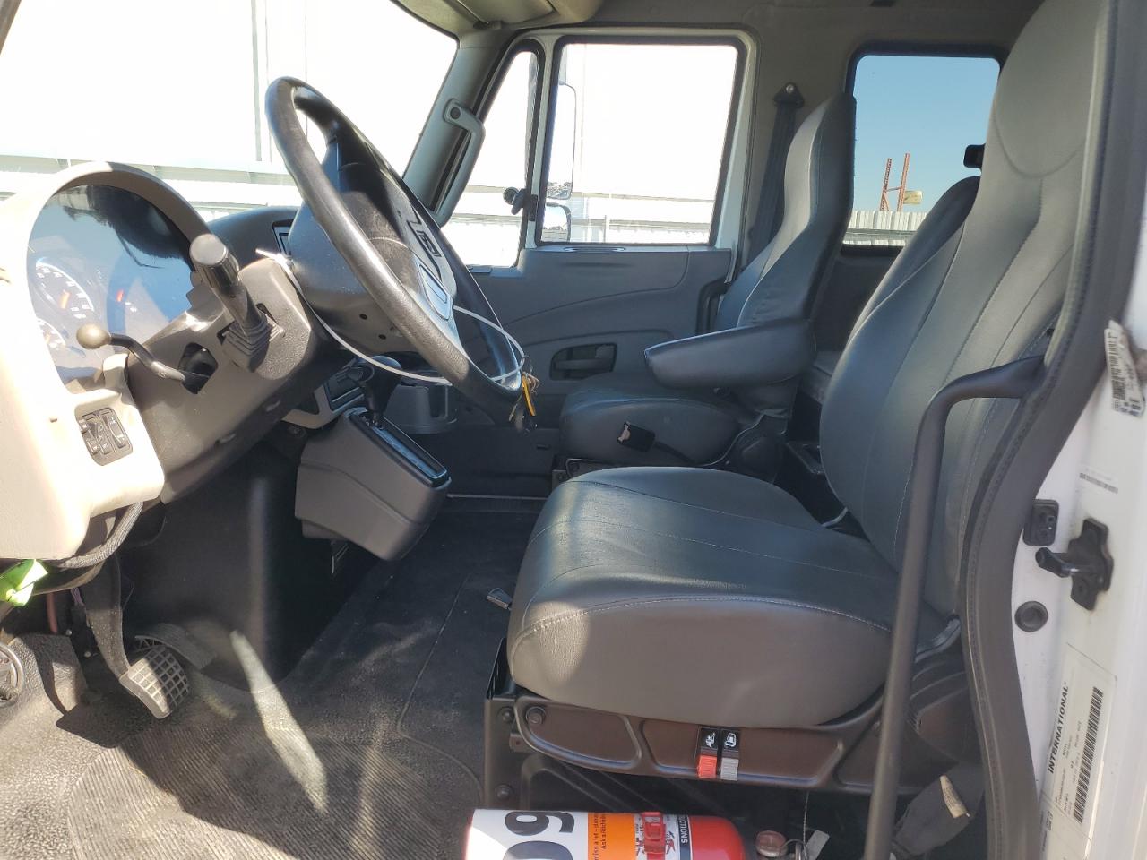 International 4300 4300 Image 12