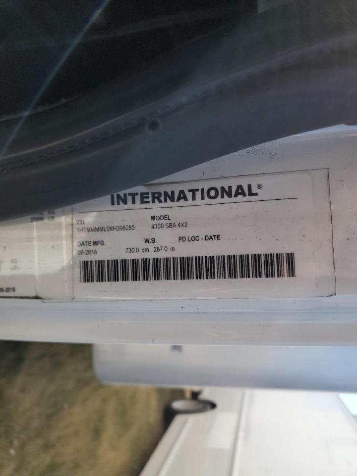 International 4300 4300 Image 5