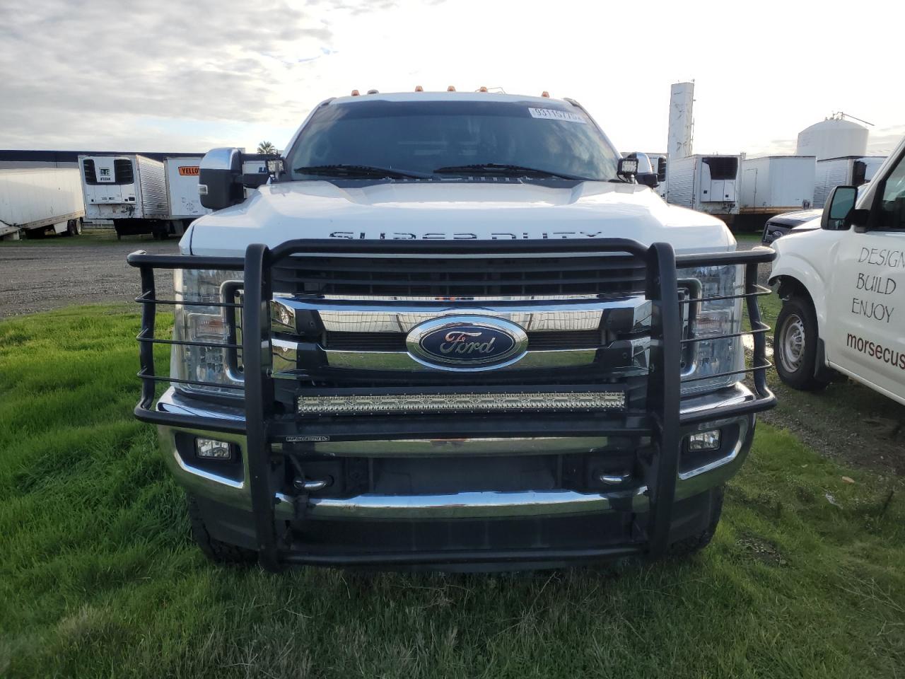 Ford F-350 Super Duty Image 3