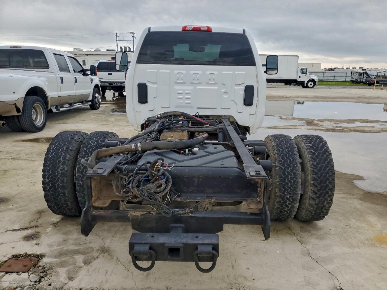 Chevrolet Silverado K3500 Image 12