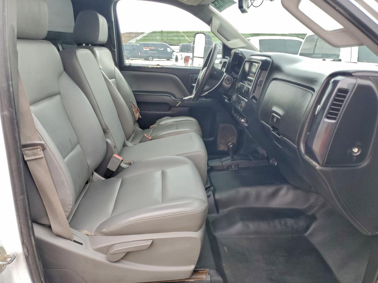 Chevrolet Silverado K3500 Image 13