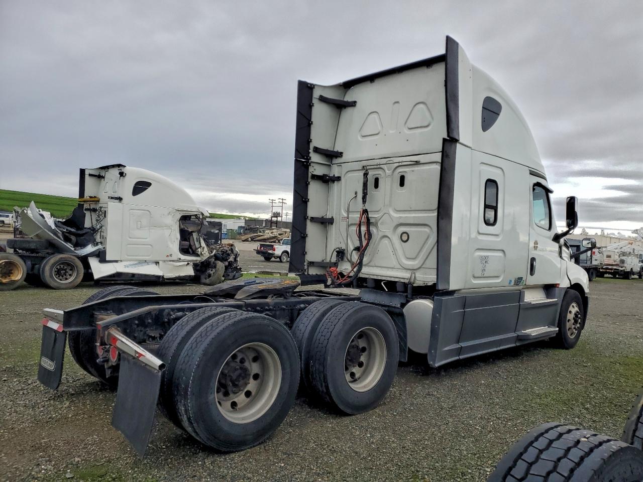 Freightliner Cascadia 1 Image 6