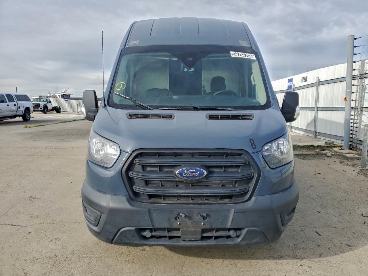 Ford Transit T-250 Image 4