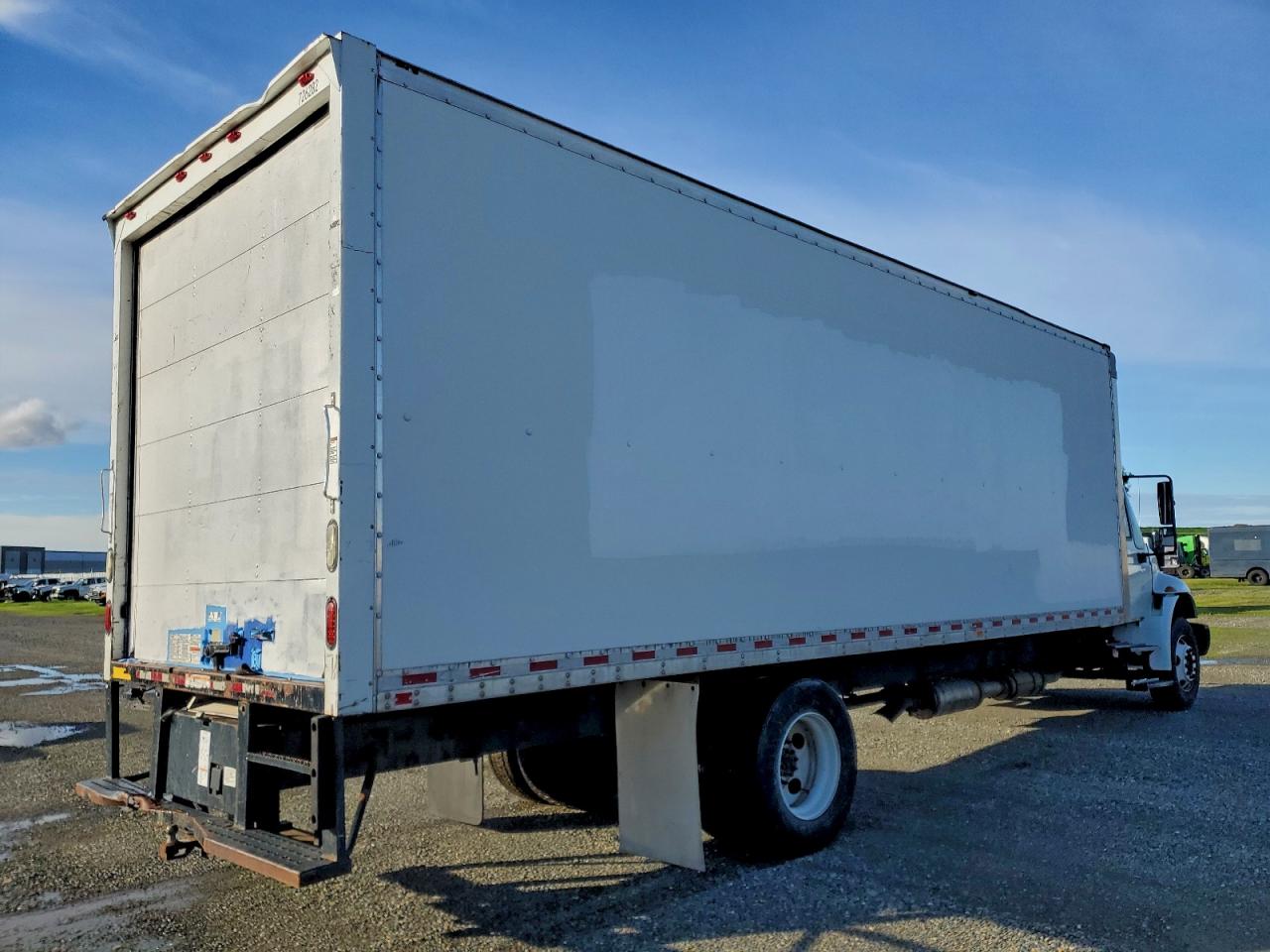 International 4300 4300 Image 12