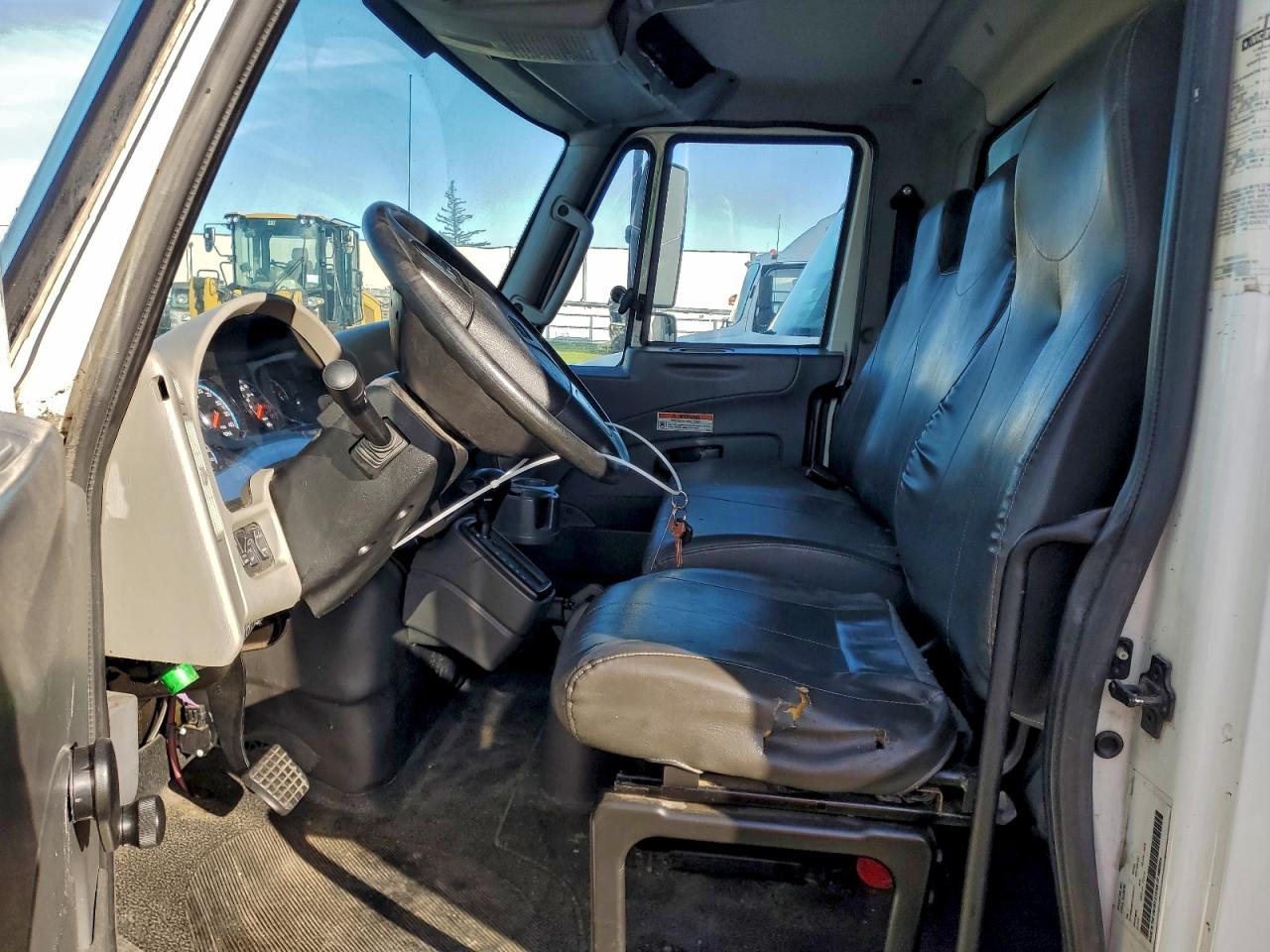 International 4300 4300 Image 7