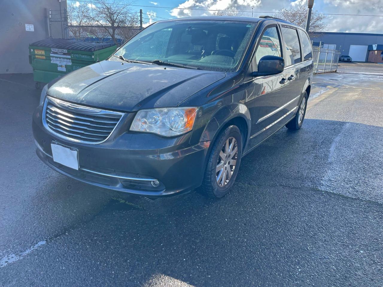 Chrysler Minivan Touring Image 2