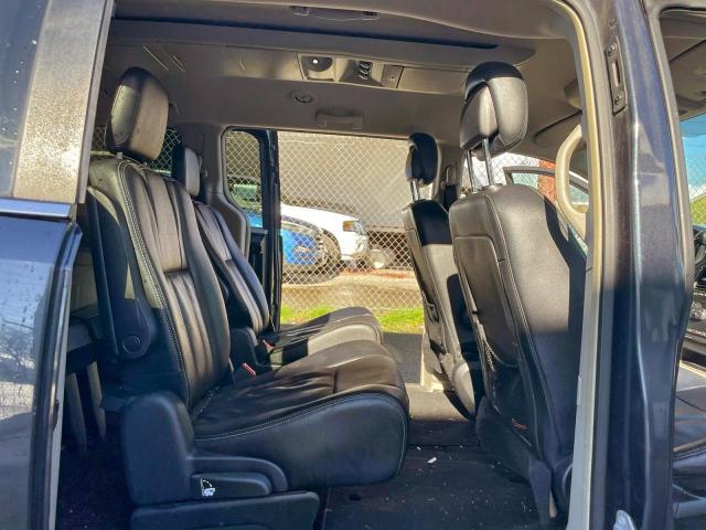 Chrysler Minivan Touring Image 6