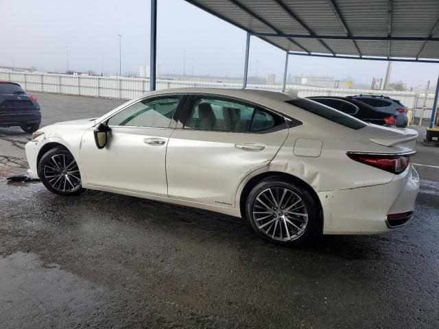 Lexus Es 300h Base Image 2