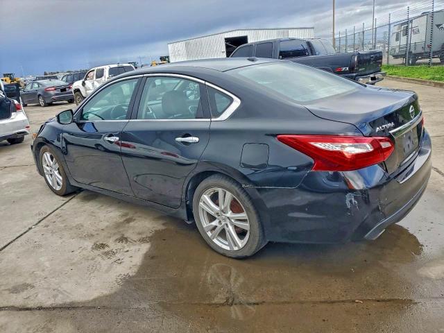 Nissan Altima 3.5sl Image 8